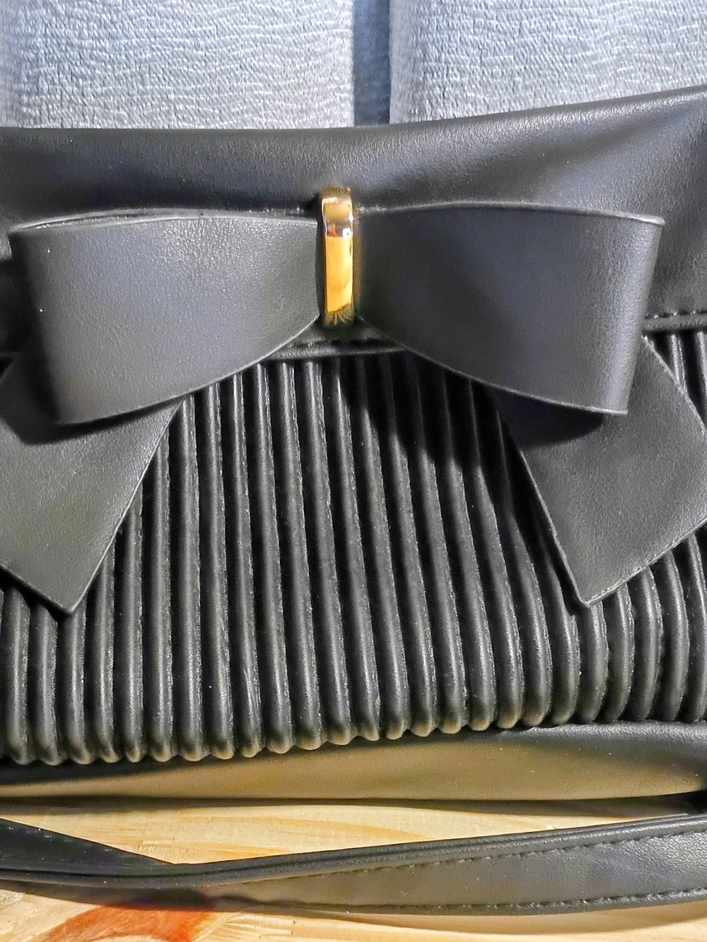 Elegant Black Bow-Front Shoulder Bag with Gold Accent